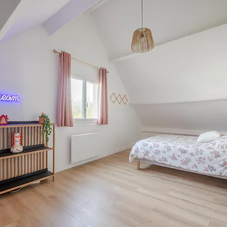 Blue Near Disneyland Paris * Chalifert